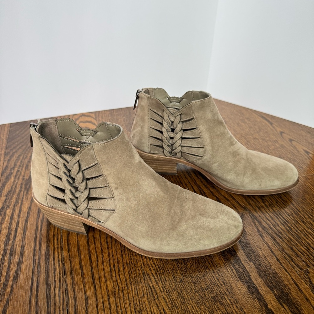 Vince Camuto Women's Suede Ankle Booties Size 8